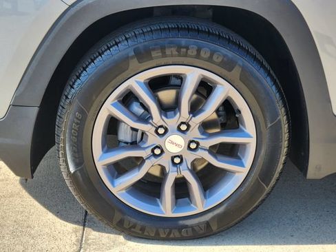 Used 2024 GMC Terrain SLT FWD image 17