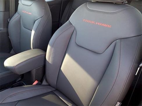 New 2023 Jeep Renegade Trailhawk w/ Trailhawk Elite Group image 9