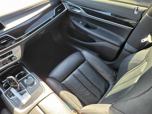 Used 2019 BMW 740i w/ M Sport Package image 12