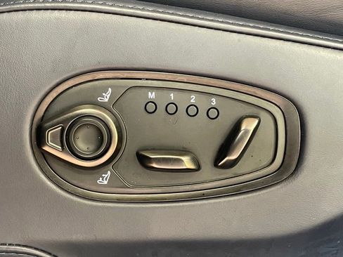 Used 2022 Aston Martin DBX AWD/4WD image 16