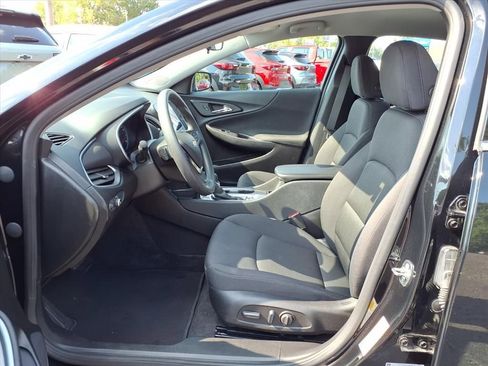 Used 2025 Chevrolet Malibu LT image 9