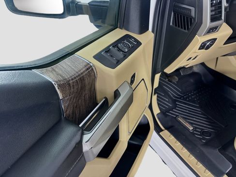Used 2019 Ford F250 Lariat w/ Lariat Ultimate Package AWD/4WD image 18