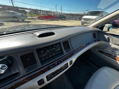 Used 1997 Lincoln Town Car Executive image 40