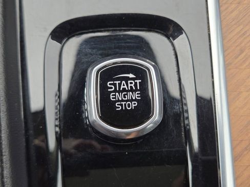 Used 2023 Volvo XC90 B6 Plus image 27