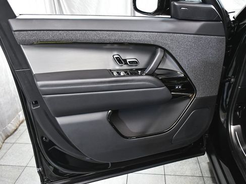 Used 2025 Land Rover Range Rover Sport Dynamic SE AWD/4WD image 9