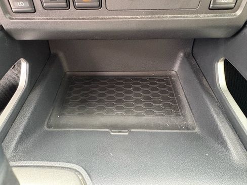 Used 2022 Nissan Frontier SV AWD/4WD image 18