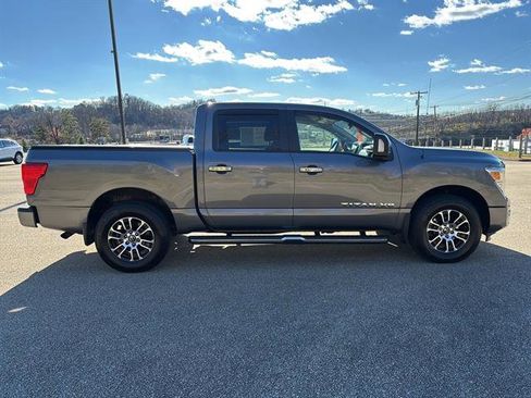 Used 2020 Nissan Titan SV w/ SV Convenience Package image 5
