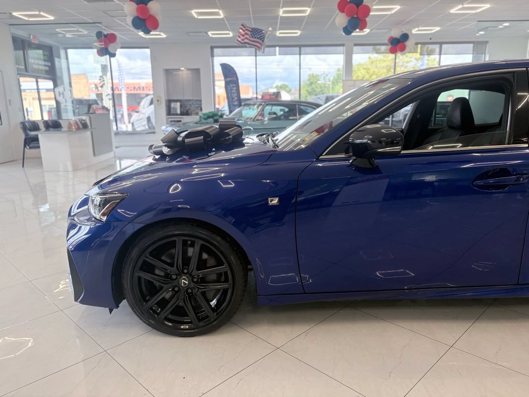 Used 2020 Lexus IS 300 F Sport w/ Blackline Edition AWD/4WD image 6