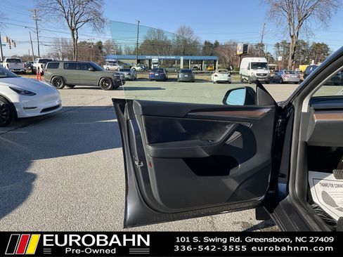 Used 2023 Tesla Model Y Long Range image 9