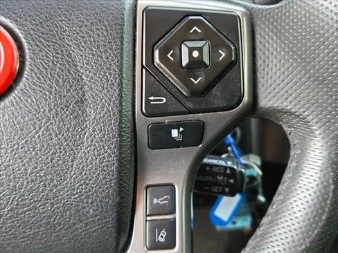 Used 2018 Toyota Tacoma SR5 image 12