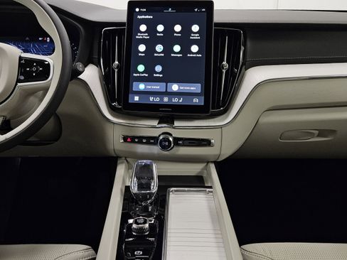 New 2026 Volvo XC60 B5 Ultra w/ Climate Package image 16