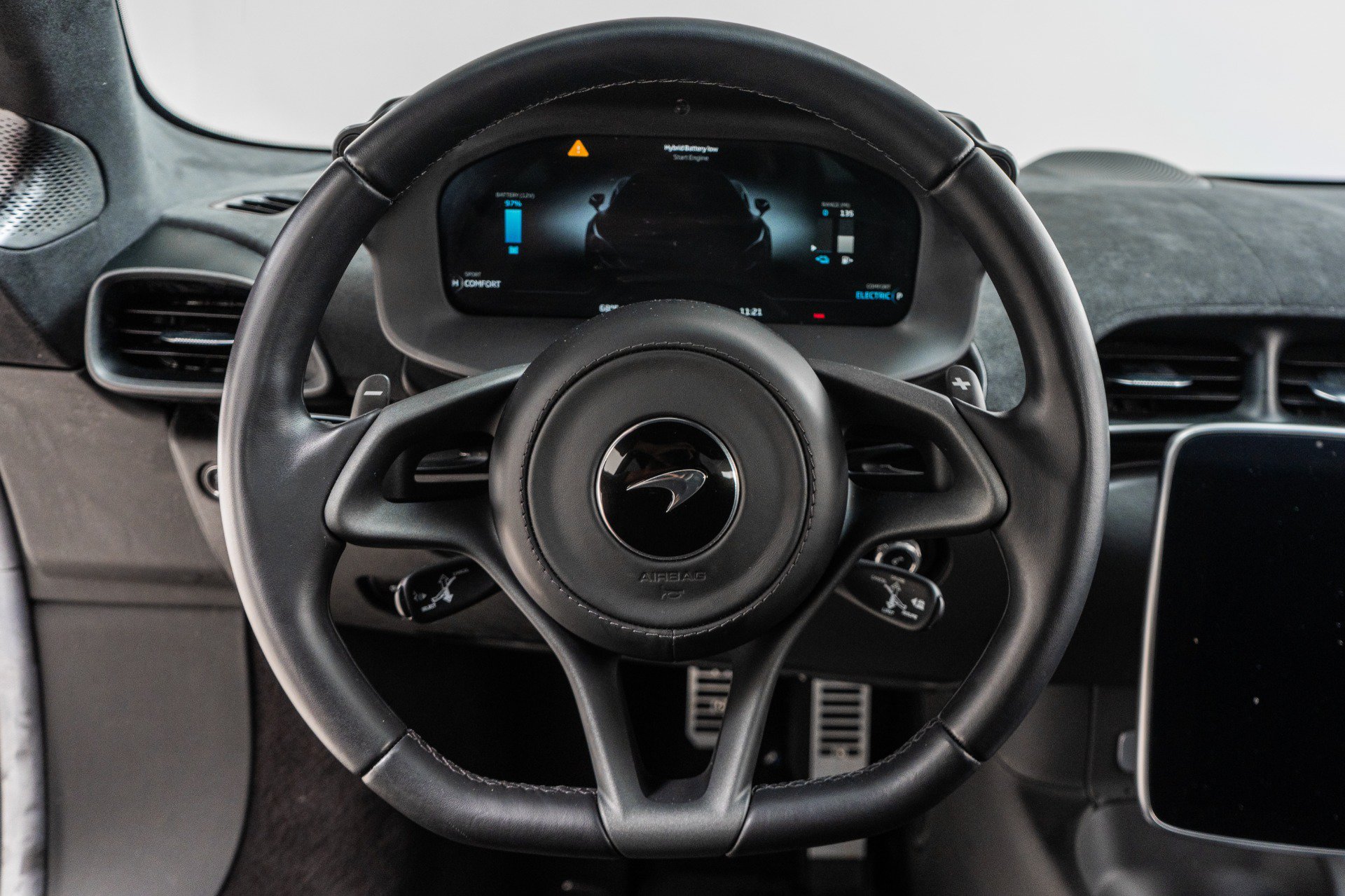Used 2023 McLaren Artura RWD image 15