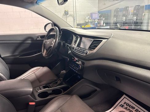 Used 2017 Hyundai Tucson SE Plus AWD/4WD image 30