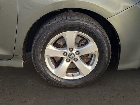 Used 2020 Toyota Sienna L image 9