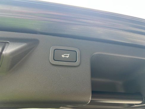 Used 2018 Land Rover Discovery Sport HSE image 24