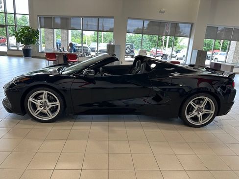 Used 2024 Chevrolet Corvette Stingray Convertible w/ Z51 Performance Package RWD image 2