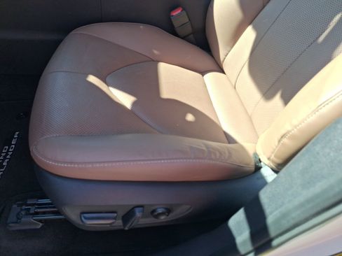 Used 2024 Toyota Grand Highlander Platinum image 16