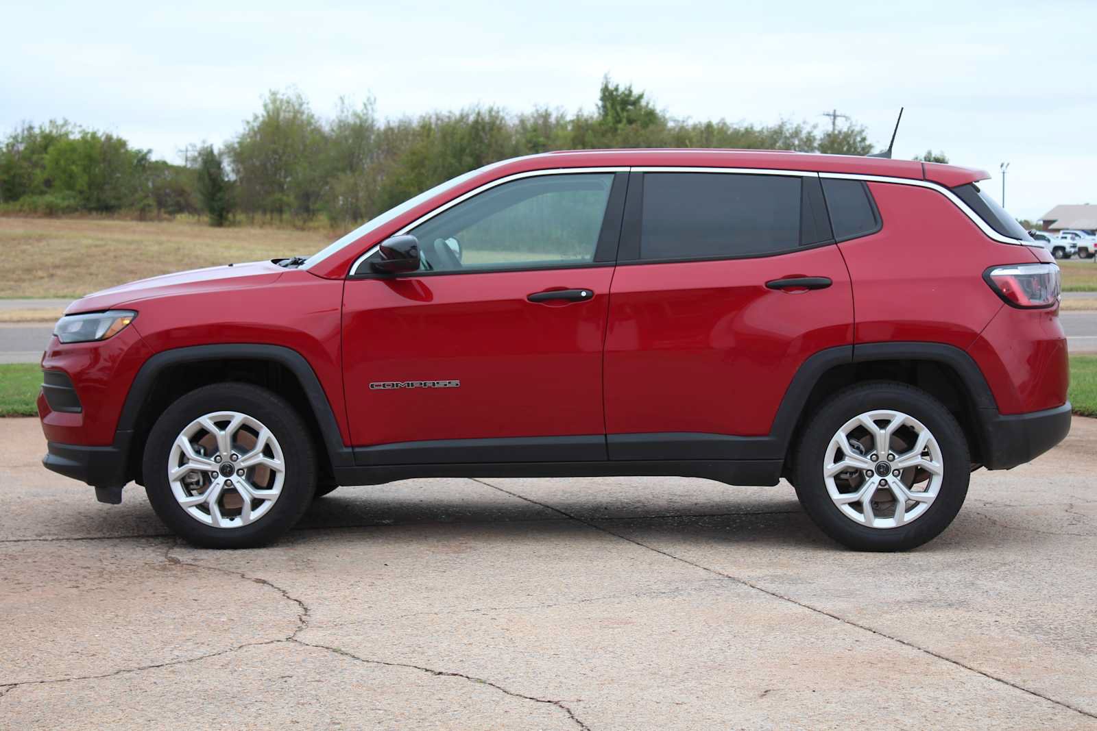 Used 2025 Jeep Compass Sport AWD/4WD image 8