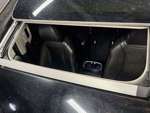 Used 2025 Kia Carnival SX w/ SX Dark Edition Package FWD image 22