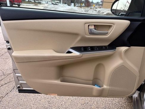 Used 2017 Toyota Camry LE image 19