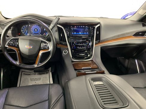 Used 2019 Cadillac Escalade Luxury image 35