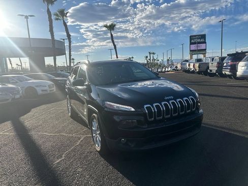 Used 2016 Jeep Cherokee Latitude FWD image 3