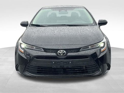 Used 2023 Toyota Corolla LE image 2