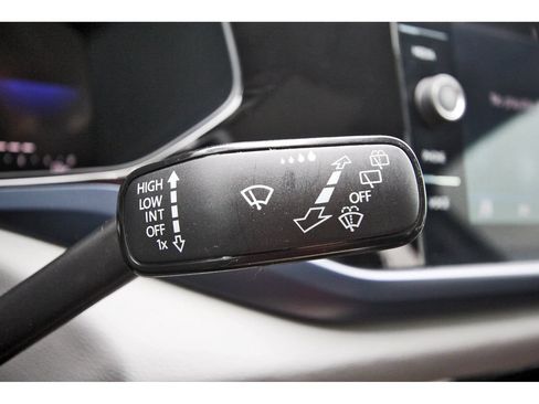 Used 2023 Volkswagen Taos SE w/ Panoramic Sunroof Package FWD image 15