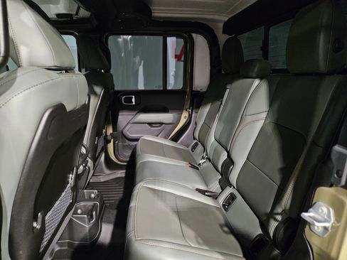 Used 2025 Jeep Gladiator Mojave w/ Convenience Group image 34