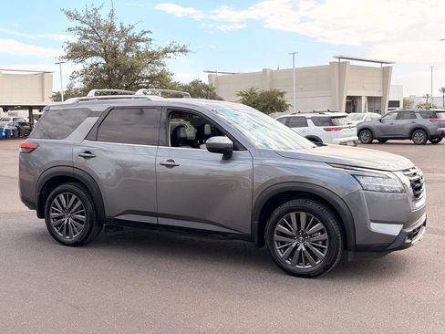 Used 2022 Nissan Pathfinder SL w/ SL Premium Package FWD image 8