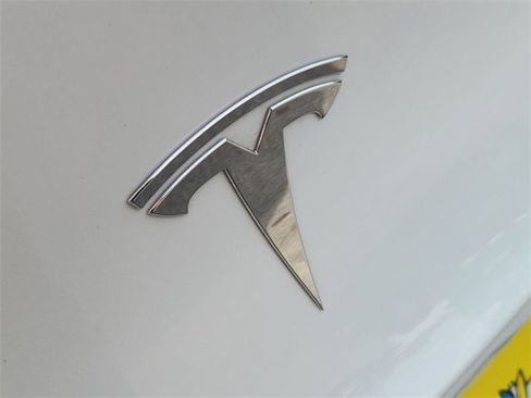 Used 2023 Tesla Model Y Long Range image 30