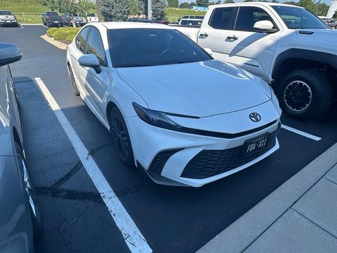 Certified 2025 Toyota Camry SE FWD image 4