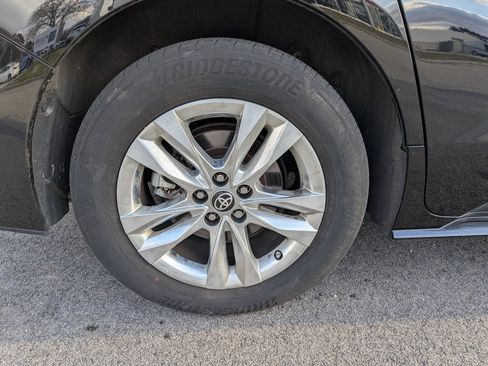 Used 2024 Toyota Sienna XLE image 12