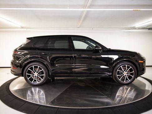 Certified 2026 Porsche Cayenne S AWD/4WD image 8