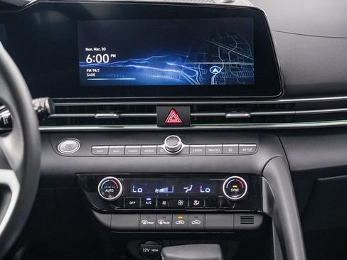 Used 2024 Hyundai Elantra SEL FWD image 15