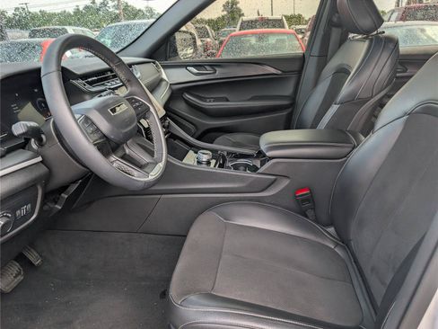 Used 2023 Jeep Grand Cherokee Altitude AWD/4WD image 15