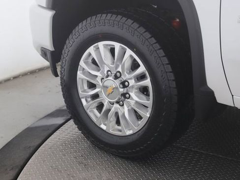 Used 2022 Chevrolet Silverado 2500 High Country w/ Safety Package II AWD/4WD image 13
