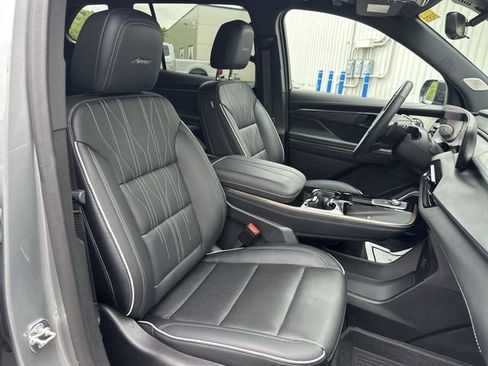 Used 2025 Buick Enclave Avenir AWD/4WD image 28