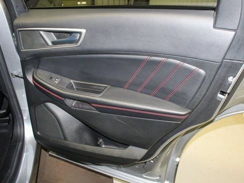 Used 2022 Ford Edge ST-Line image 17