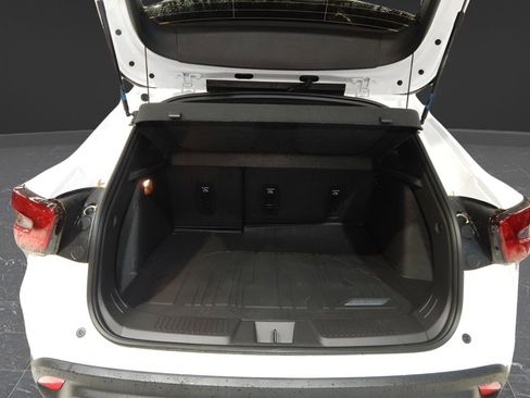 Used 2025 Chevrolet Trax RS w/ Sunroof Package image 5