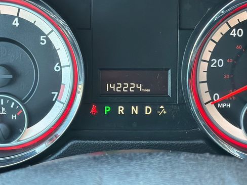 Used 2013 Dodge Grand Caravan SXT FWD image 25