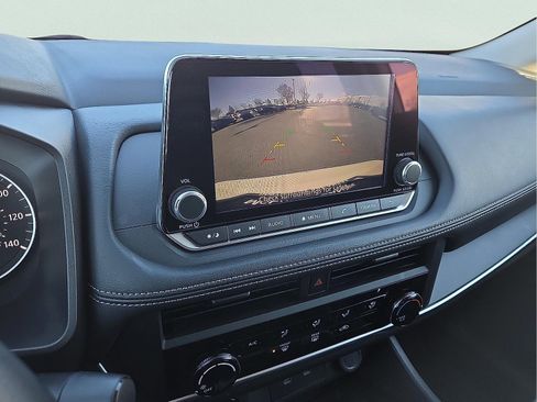 Used 2024 Nissan Rogue S image 17