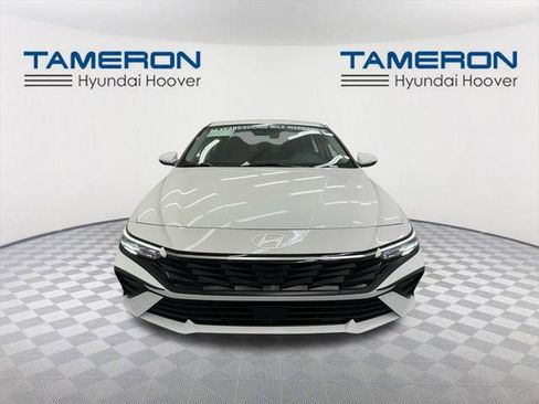 New 2025 Hyundai Elantra Limited image 8