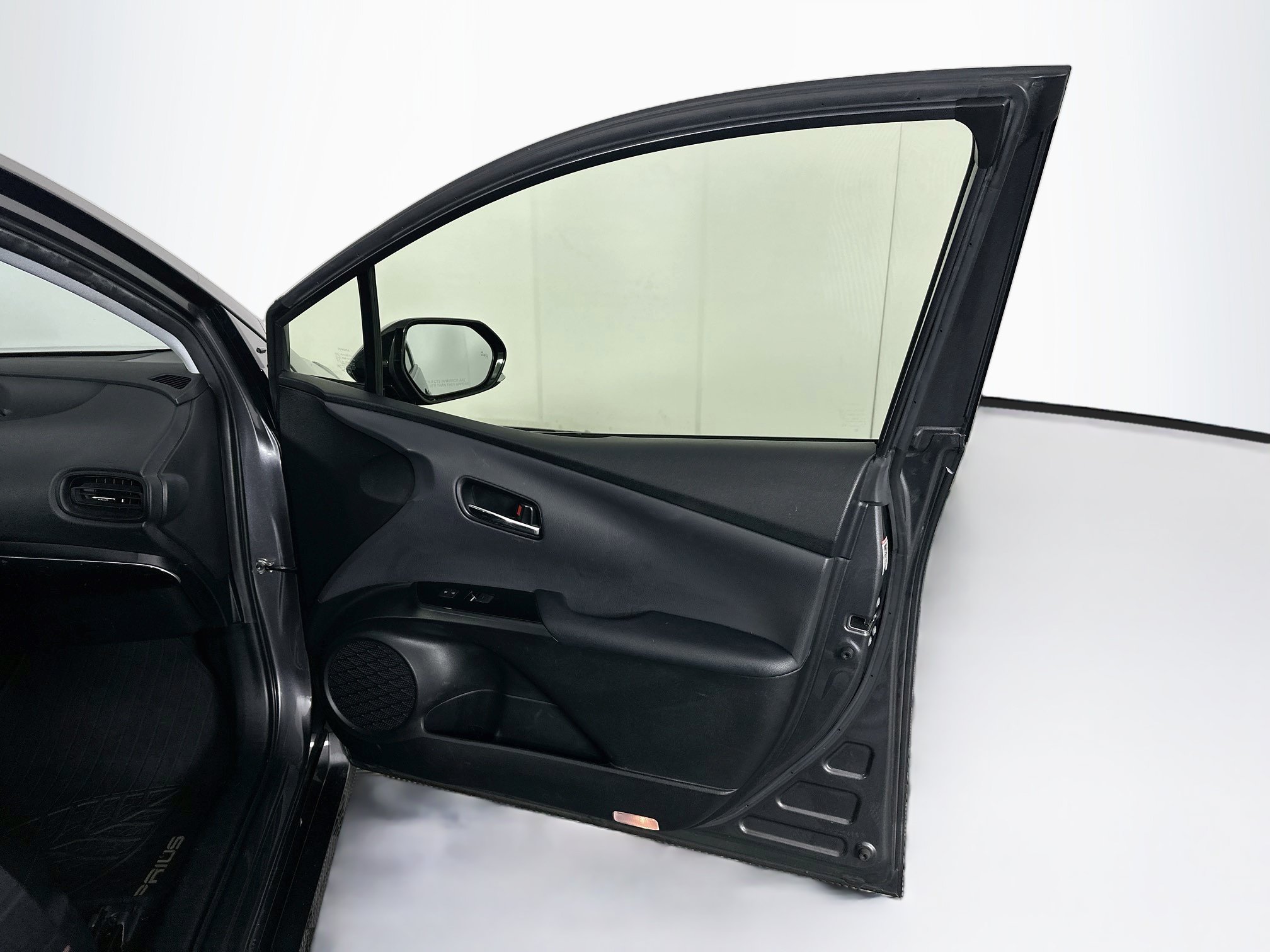 Used 2019 Toyota Prius LE FWD image 30