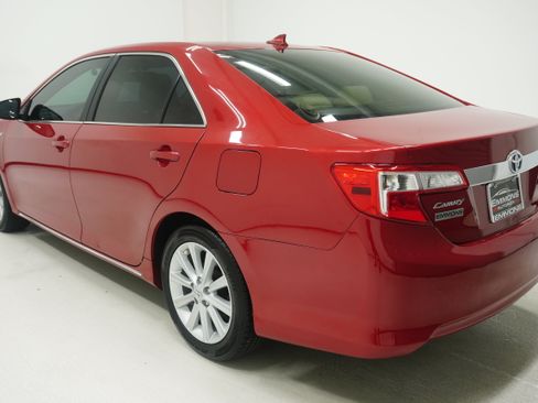 Used 2014 Toyota Camry XLE w/ Leather Package FWD image 6