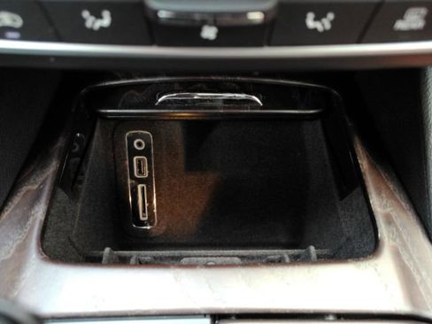 Used 2021 Maserati Levante AWD/4WD image 45