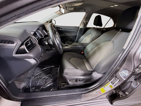 Used 2022 Toyota Camry LE FWD image 21