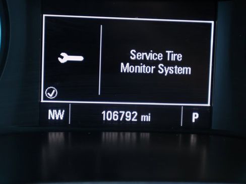 Used 2021 Chevrolet Colorado LT image 2