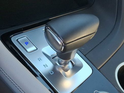 Used 2023 Genesis G70 2.0T image 13