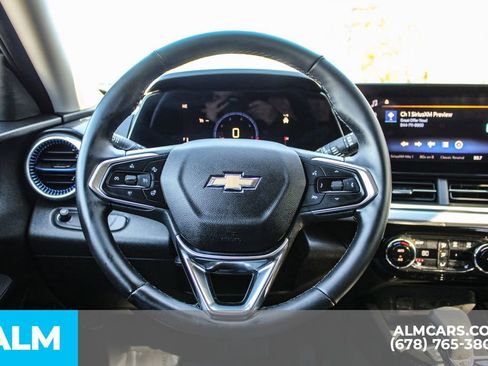 Used 2025 Chevrolet Trax LT w/ LT Convenience Package image 25